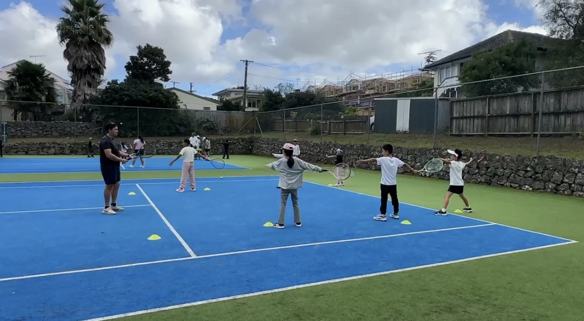 Junior Tennis - Image 2